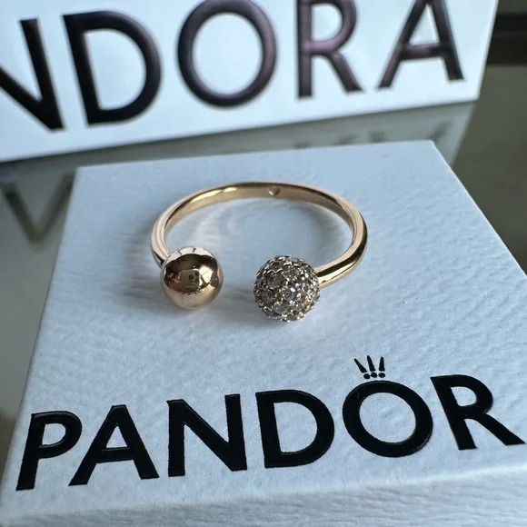 Pandora rose gold ring - Picture 2 of 3